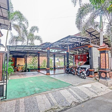 SPOT ON 91337 Pandu Homestay Klaten Wonogiri Exterior foto