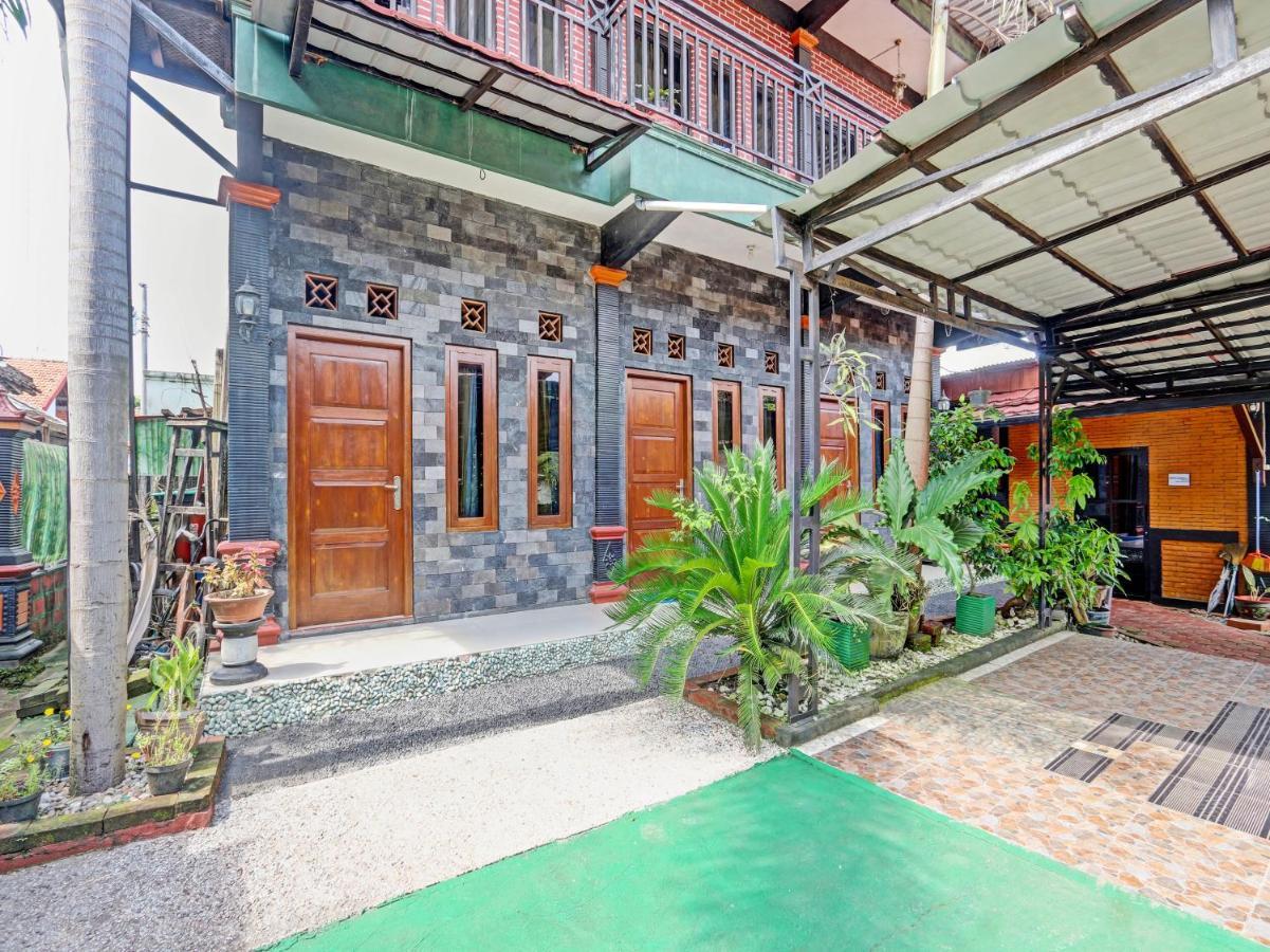 SPOT ON 91337 Pandu Homestay Klaten Wonogiri Exterior foto