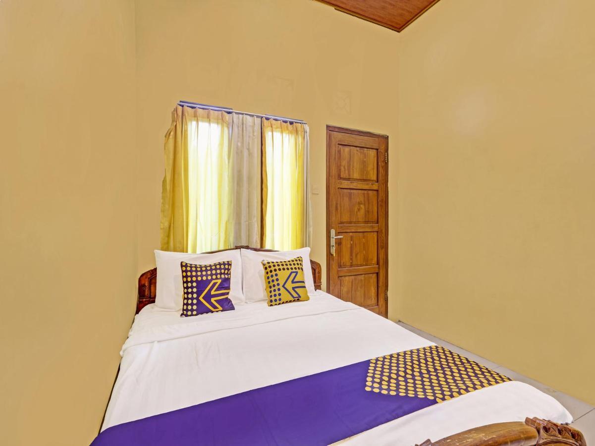 SPOT ON 91337 Pandu Homestay Klaten Wonogiri Exterior foto